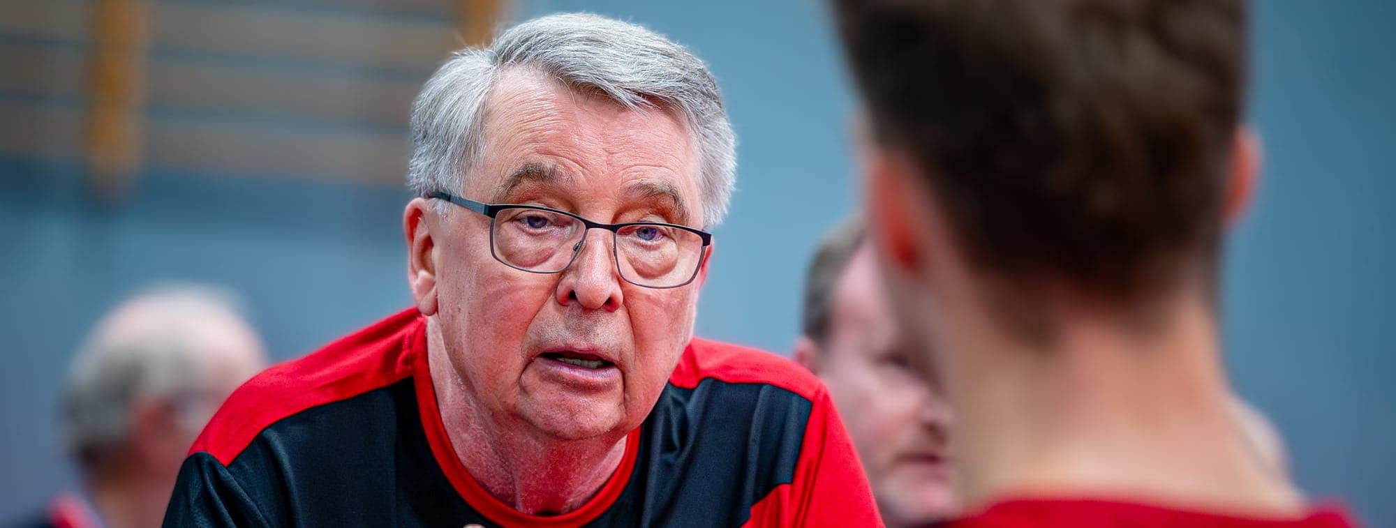 Bremen verteidigt Platz zwei, Hampl tritt ab